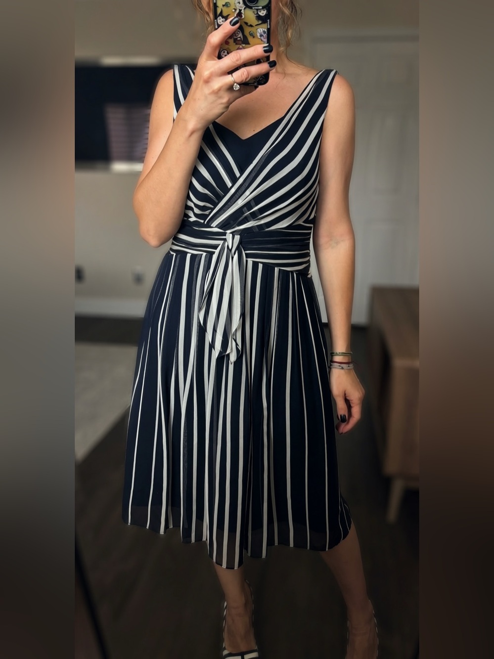 Ann Tailor Sleeveless Navy and White Striped Dress 100% silk sz 4